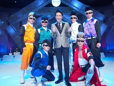 「MUSIC FAIR」収録時の氣志團と郷ひろみ。