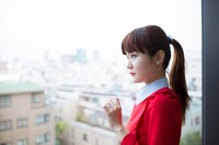 ナタリーPower Pushでは吉澤嘉代子のメジャーデビューミニアルバム「変身少女」の魅力に迫るインタビューを公開中。