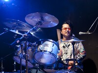 ナカジマノブ（Dr）（撮影：KASSAI / 3PO DESIGN WORKSHOP）