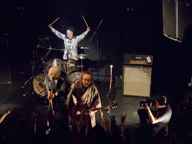 人間椅子による「なまはげ」PV撮影の模様。（撮影：KASSAI / 3PO DESIGN WORKSHOP）