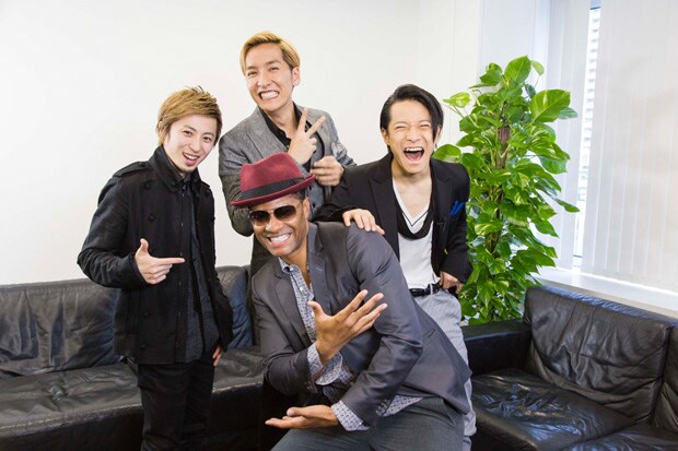 「夢で逢えるのに ~Sometimes I Cry~」の原曲を歌ったエリック・ベネイと対談したw-inds.。