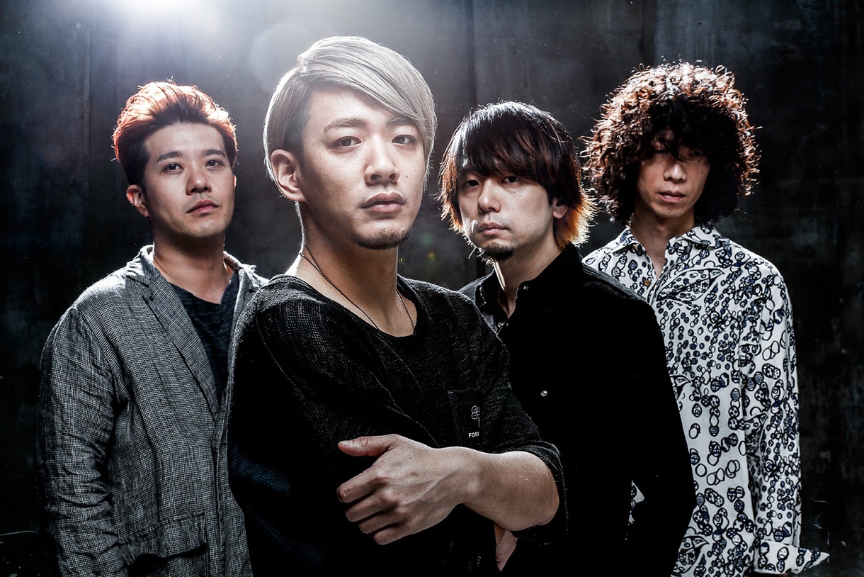Nothing's Carved In Stone。左から2番目が村松拓。