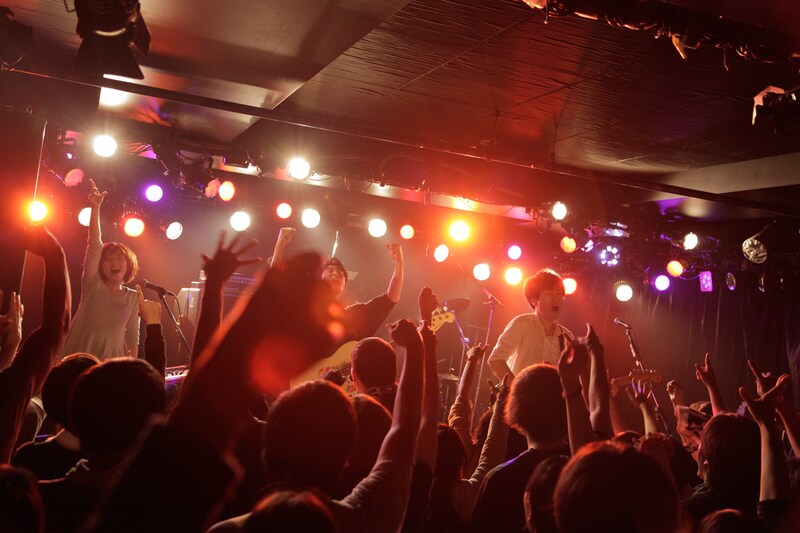 テスラは泣かない。「Lie to myself」RELEASE LIVE【LIE TO YOURSELF】東京・新代田FEVER公演の様子。