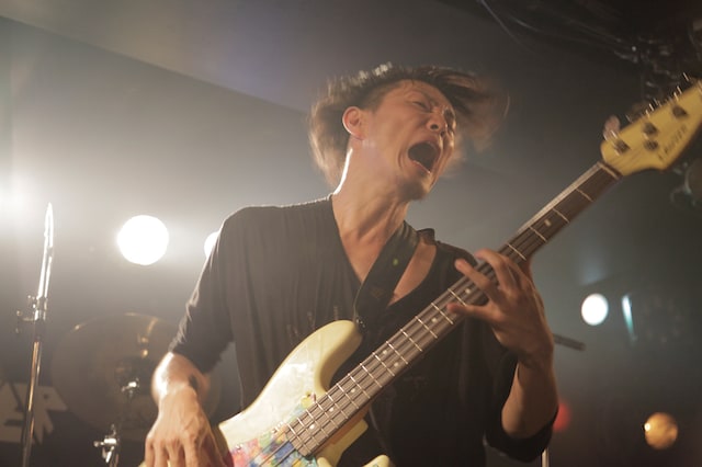 テスラは泣かない。の吉牟田直和（B）。