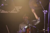 テスラは泣かない。の實吉祐一（Dr）。