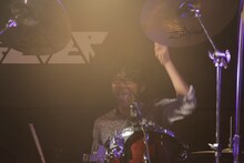 テスラは泣かない。の實吉祐一（Dr）。