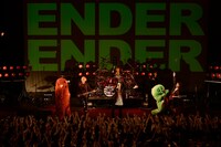 「ENDER ENDER」スペシャルバージョンPV撮影中の様子。（撮影：釘野孝宏）