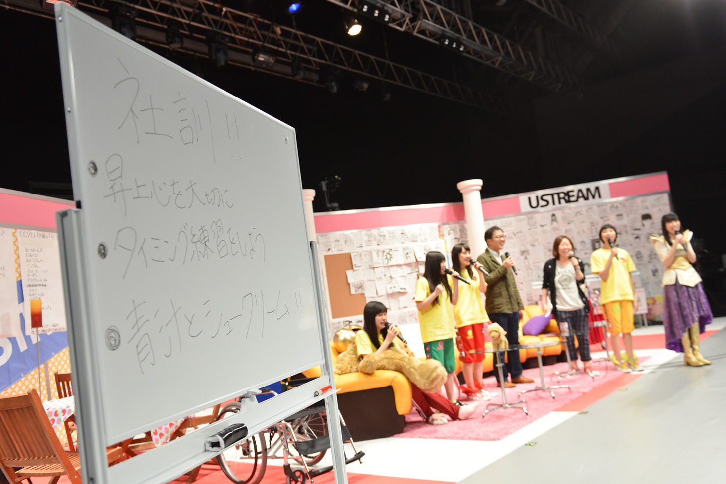 ももいろクローバーZ「Ustream大賞受賞記念 24時間いただきますっTV 2014」の様子。