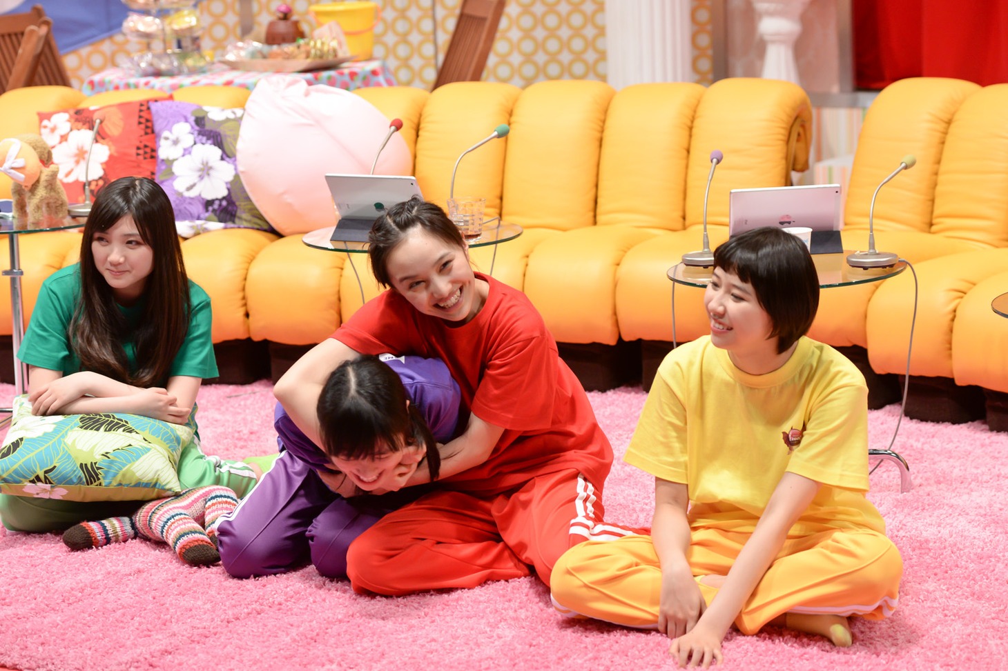 左から有安杏果、高城れに、百田夏菜子、玉井詩織。