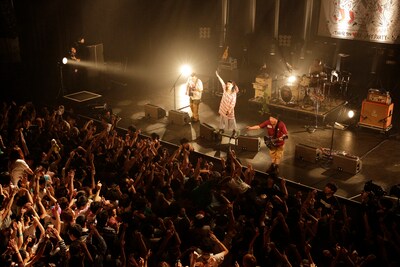 SHAKALABBITSが昨日5月17日に東京・SHIBUYA-AXにて開催した「THANK YOU★AX!! -LAST PARTY-」の様子。