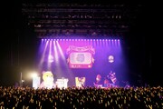 「KPP NANDA COLLECTION WORLD TOUR 2014」Zepp Tokyo公演の1日目に行われた、サイリウムのサプライズ演出の様子。