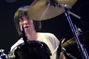 小泉貴裕(Dr)(Photo by TEPPEI)