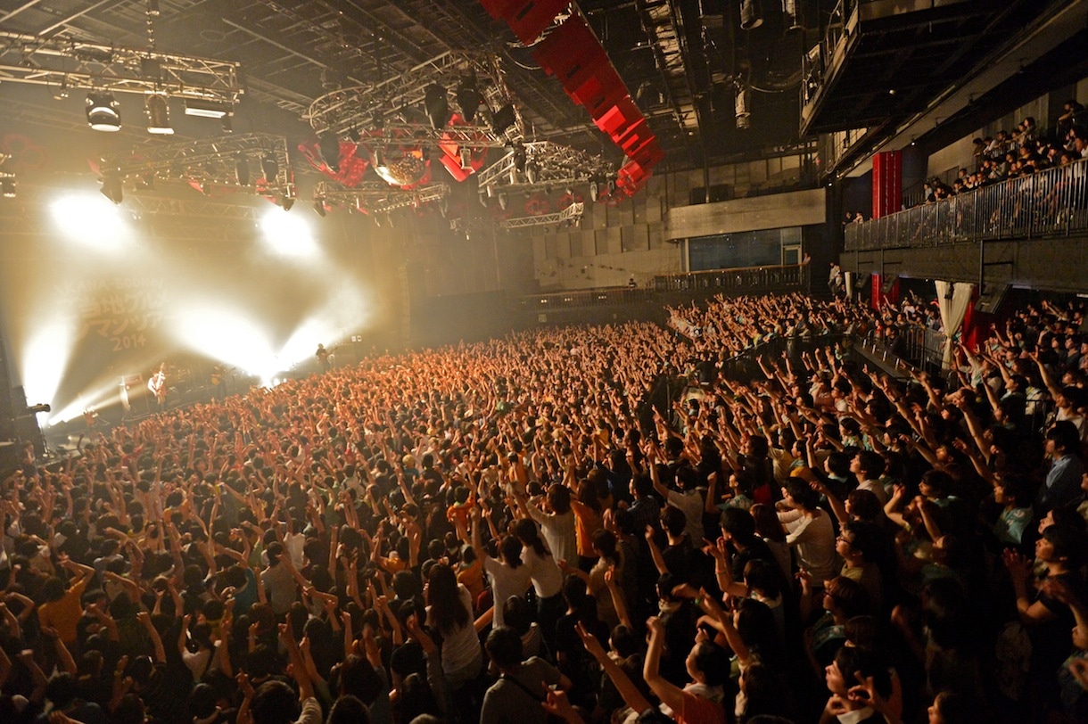 「KANA-BOONのご当地グルメワンマンツアー」新木場STUDIO COAST公演の様子。（Photo by TEPPEI）