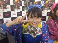 HMV栄を訪れた咲良菜緒。