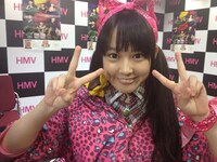 大阪・HMVグランフロント大阪近くのうめきたシップホールでイベントを行った安藤ゆず。