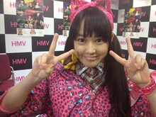 大阪・HMVグランフロント大阪近くのうめきたシップホールでイベントを行った安藤ゆず。