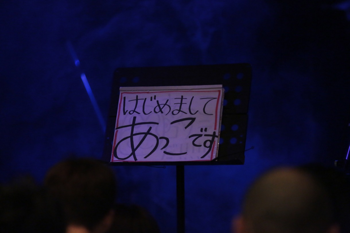 あっこ（HAPPY BIRTHDAY）のライブの様子。（撮影：佐藤祐紀）