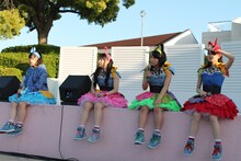 愛知・名古屋港 集いの広場でのフリーイベント特典会後のトークの様子。