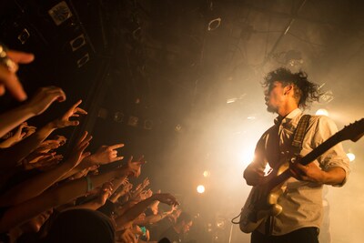 Hello Sleepwalkers「Hello Sleepwalkers 2014 "TAKE YOUR MASK OFF"」東京・渋谷CLUB QUATTRO公演の様子。