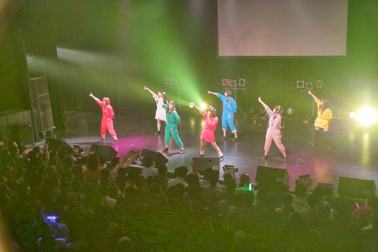 1月3日に東京・赤坂BLITZで開催された「アイドル甲子園 ～謹賀新年 2014～」の模様。