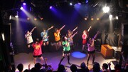 4月12日に東京・新宿MARZで開催された「ゆるめるモ！【ちー坊復帰＆生誕ライブ】～8人だよ！ ＼全員集合／～」の模様。