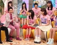 郷ひろみ、ももいろクローバーZ、E-girlsによるトークの様子。