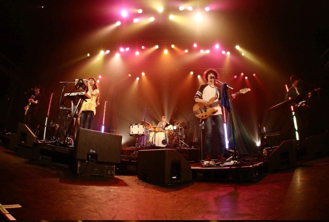 Czecho No Republic「AXドリンクバイトをクビになった武井がついに演者として帰ってきた！最初で最後！武井のAX帰還ギグ！～そして伝説へ～」の様子。