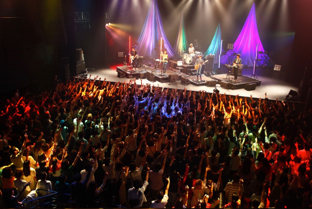 Czecho No Republic「AXドリンクバイトをクビになった武井がついに演者として帰ってきた！最初で最後！武井のAX帰還ギグ！～そして伝説へ～」の様子。