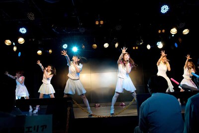 愛乙女★DOLL定期公演の様子。