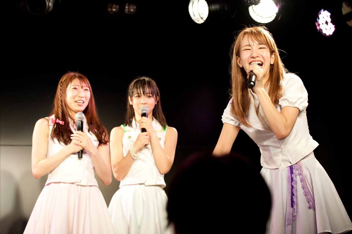 ユニットキャプテンに選ばれ意気込みを語る芦崎麻耶（写真右）。