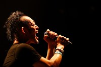 TOSHI-LOW（Vo）（Photo by Tsukasa Miyoshi[Showcase]）