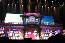 「私立恵比寿中学合同出発式～今、君がここにいる～」の様子。