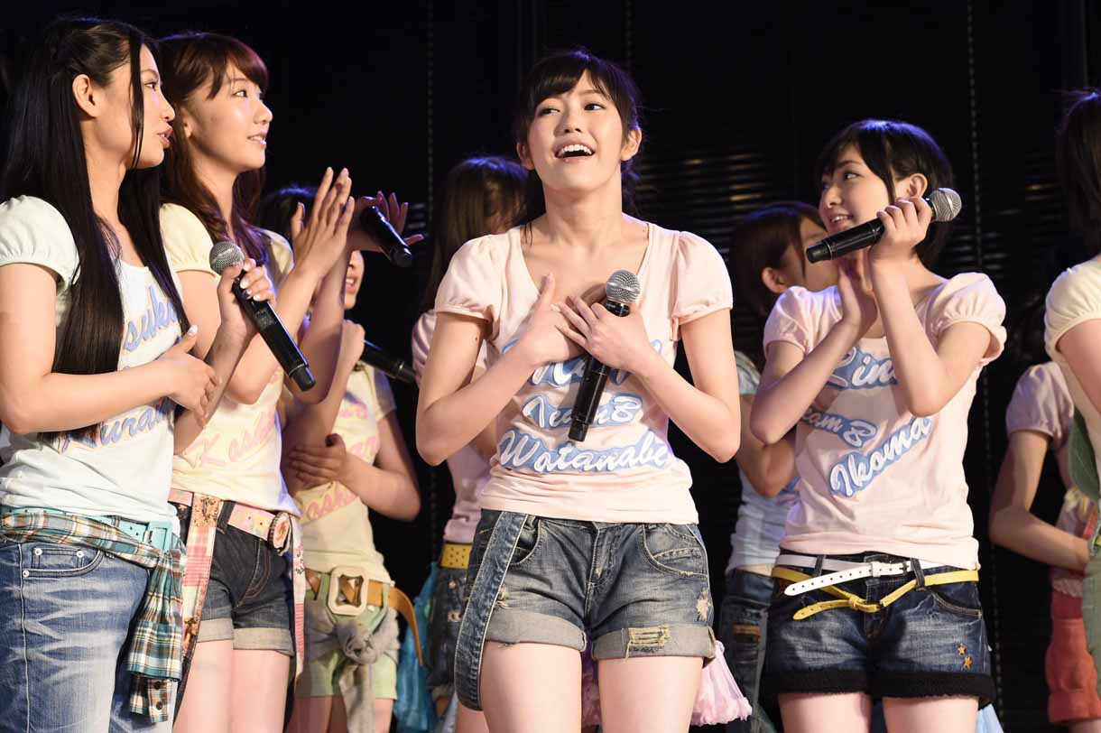 「AKB48 37thシングル選抜総選挙 夢の現在地～ライバルはどこだ？～」速報発表中のAKB48チームBの様子。 (c)AKS