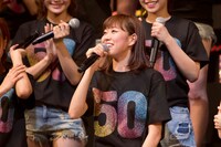 「AKB48 37thシングル選抜総選挙 夢の現在地～ライバルはどこだ？～」速報発表を聞く渡辺美優紀（NMB48チームBII / SKE48チームS兼任）。 (c)NMB48