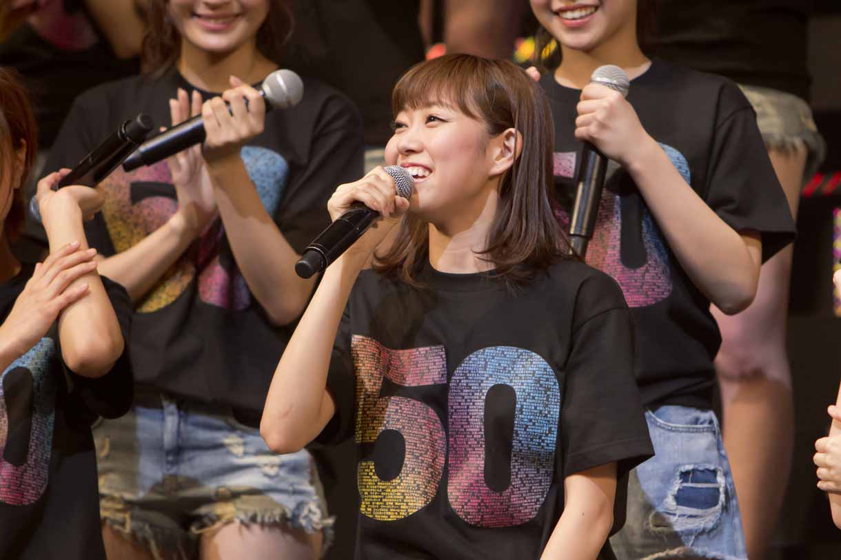 「AKB48 37thシングル選抜総選挙 夢の現在地～ライバルはどこだ？～」速報発表を聞く渡辺美優紀（NMB48チームBII / SKE48チームS兼任）。 (c)NMB48