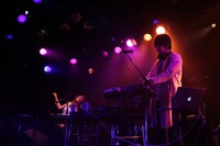 矢野顕子とsasakure.UKのセッションの様子。（撮影：天田輔）