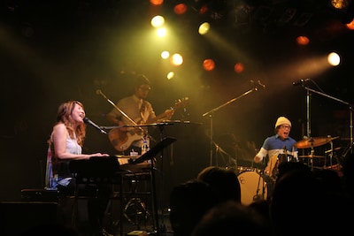 矢野顕子「飛ばしていくよツアー2014」渋谷CLUB QUATTRO公演の様子。（撮影：天田輔）