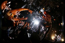 「SUPER BEAVER『361°』Release Tour 2014～周回する、ラクダ～」東京・渋谷CLUB QUATTRO公演の様子。