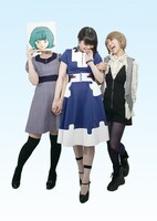 左からフレネシ、南波志帆、Julie Watai。