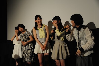 小南泰葉の発言に思わず爆笑する「デスブログ 劇場版」出演者たち。