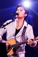 今週の人気画像8位は「福山雅治、50万人動員ドームツアー完結！次はアジアへ」より、「福山雅治『FUKUYAMA MASAHARU WE'RE BROS. TOUR 2014 HUMAN」の様子。