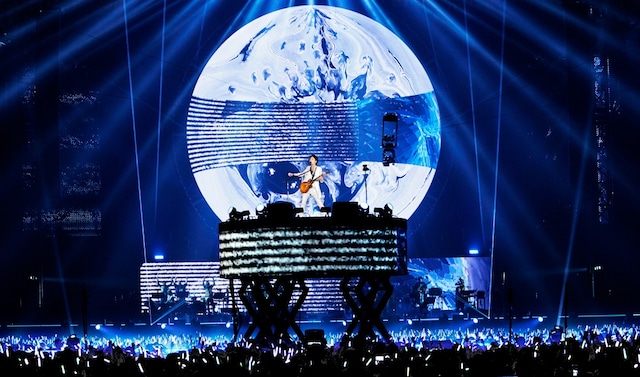 福山雅治「FUKUYAMA MASAHARU WE'RE BROS. TOUR 2014 HUMAN」の様子。