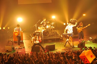 キュウソネコカミのライブの様子。（撮影：チームライトサム）