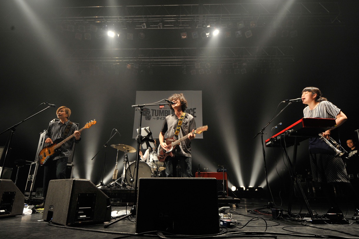 くるりのライブの様子。（撮影：チームライトサム）