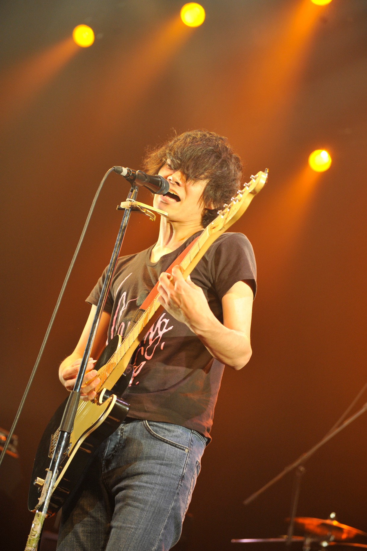 平井拓郎（Vo, G / QOOLAND）（撮影：チームライトサム）