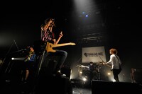 QOOLANDのライブの様子。（撮影：チームライトサム）