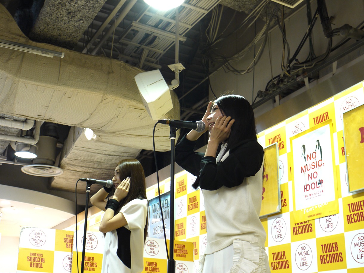 Faint*Starインストアライブの様子。