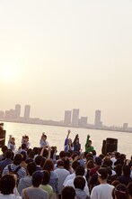 Especia「Te Gusta La Noche?」の様子。