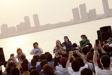 Especia「Te Gusta La Noche?」の様子。