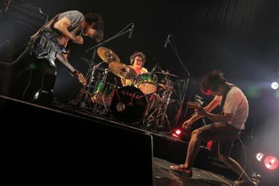 SAKANAMON「SAKANAMON MADOGI WAORLD TOUR」東京・赤坂BLITZ公演の様子。（photo by taku fujii）